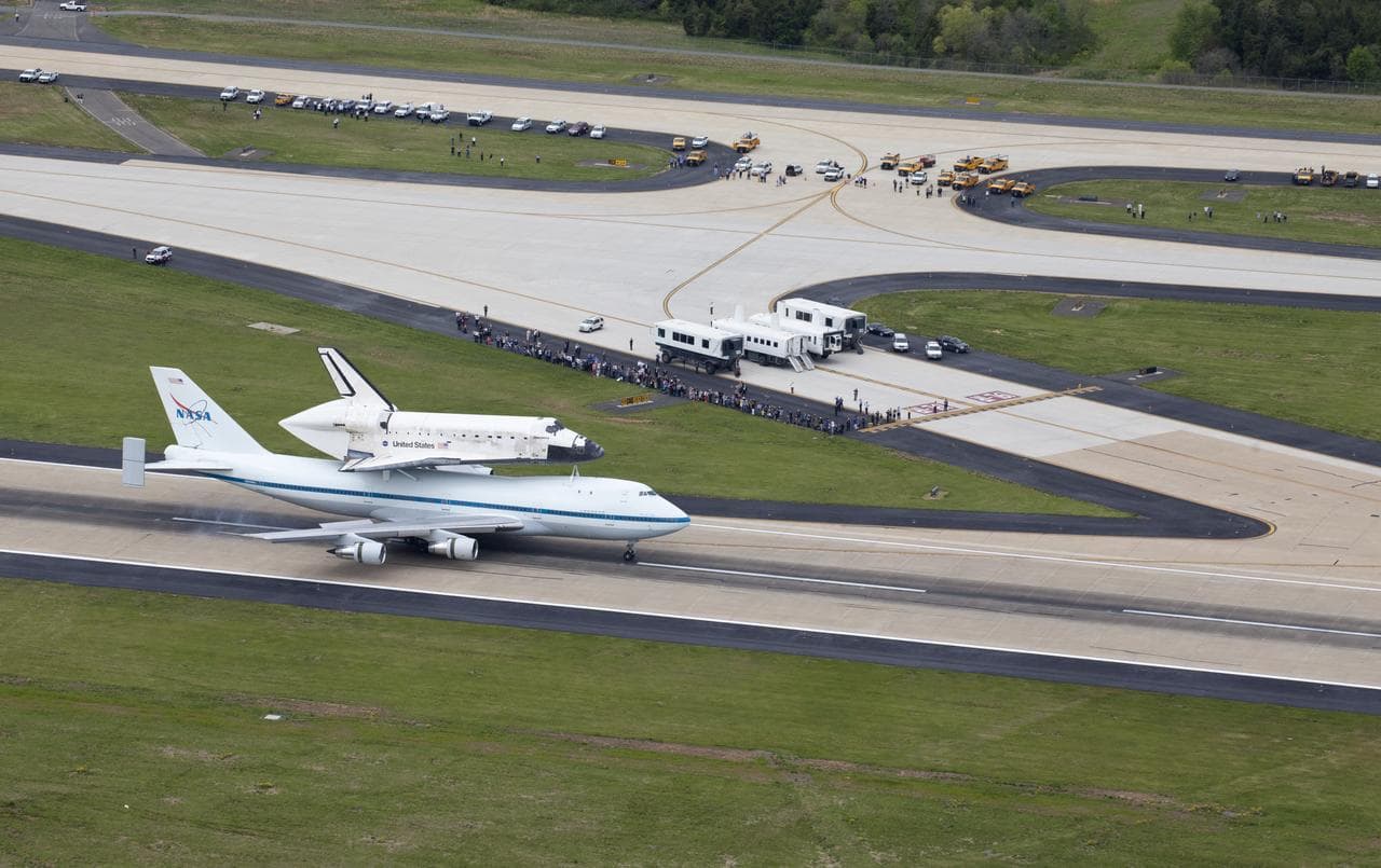 Space Shuttle Discovery Landing