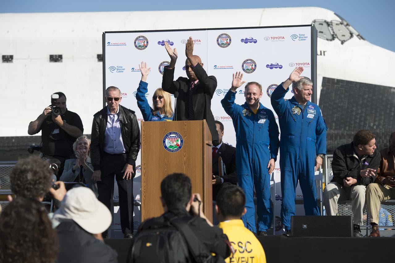 Space Shuttle Endeavour Move