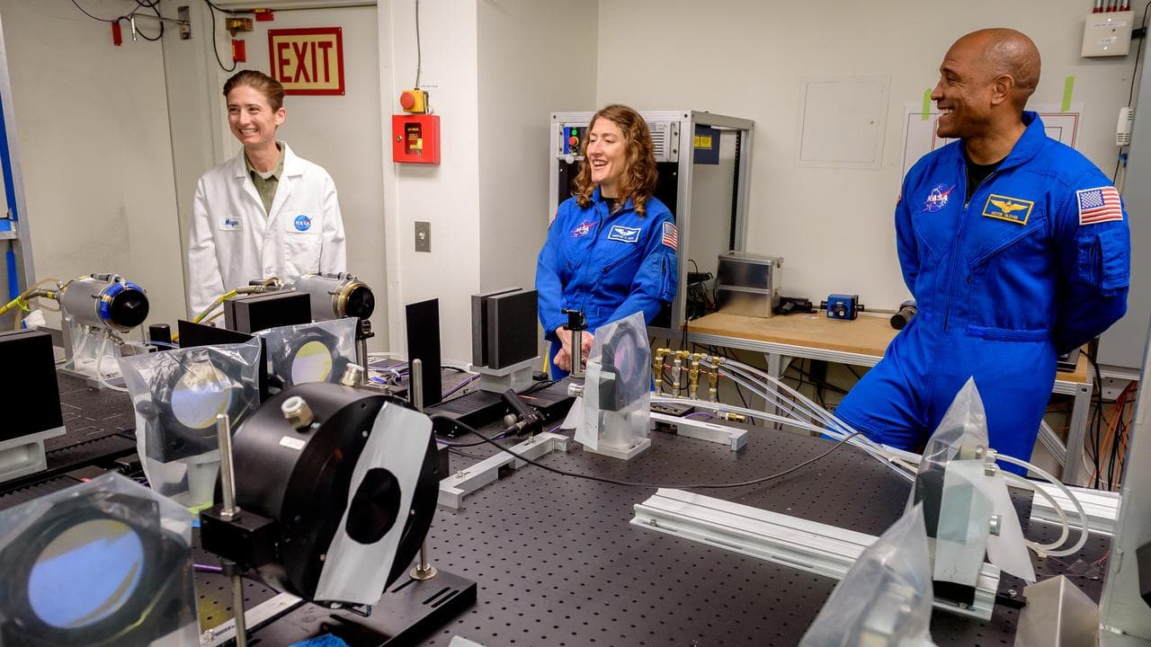 Orion Astronauts Visit Ames Entry Systems and Technology Divisio