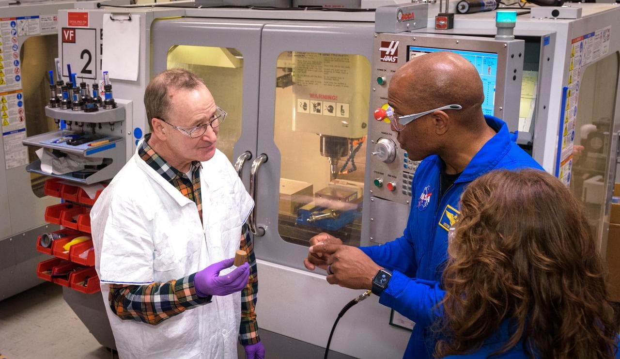 Orion Astronauts Visit Ames Entry Systems and Technology Divisio