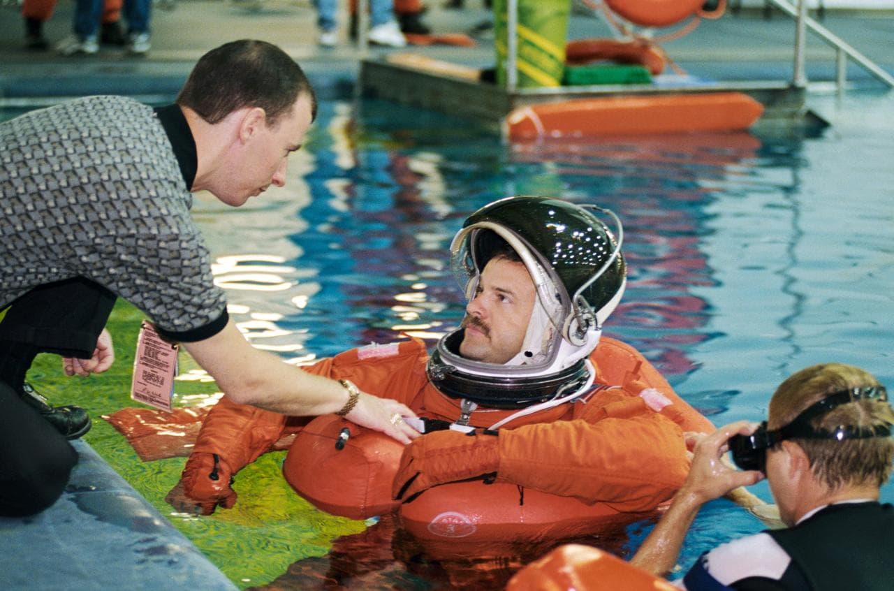 STS-109 Crewmembers during Water Survival Training at SCTF