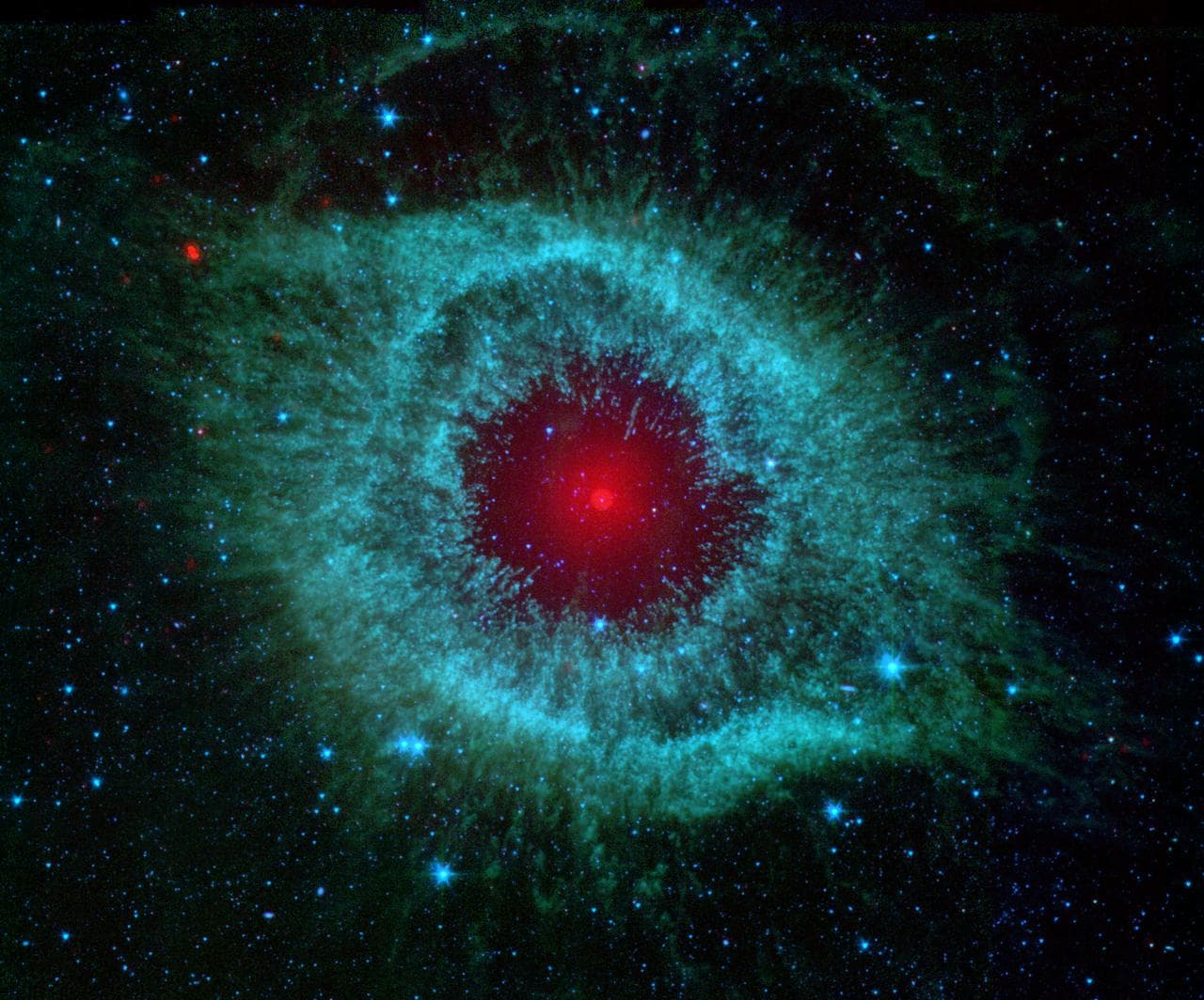 Comets Kick up Dust in Helix Nebula