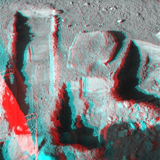 Phoenix Deepens Trenches on Mars 3-D