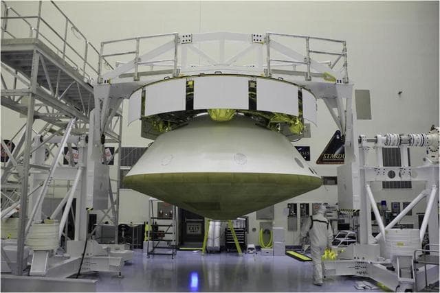 Mars Science Laboratory Stacked Spacecraft