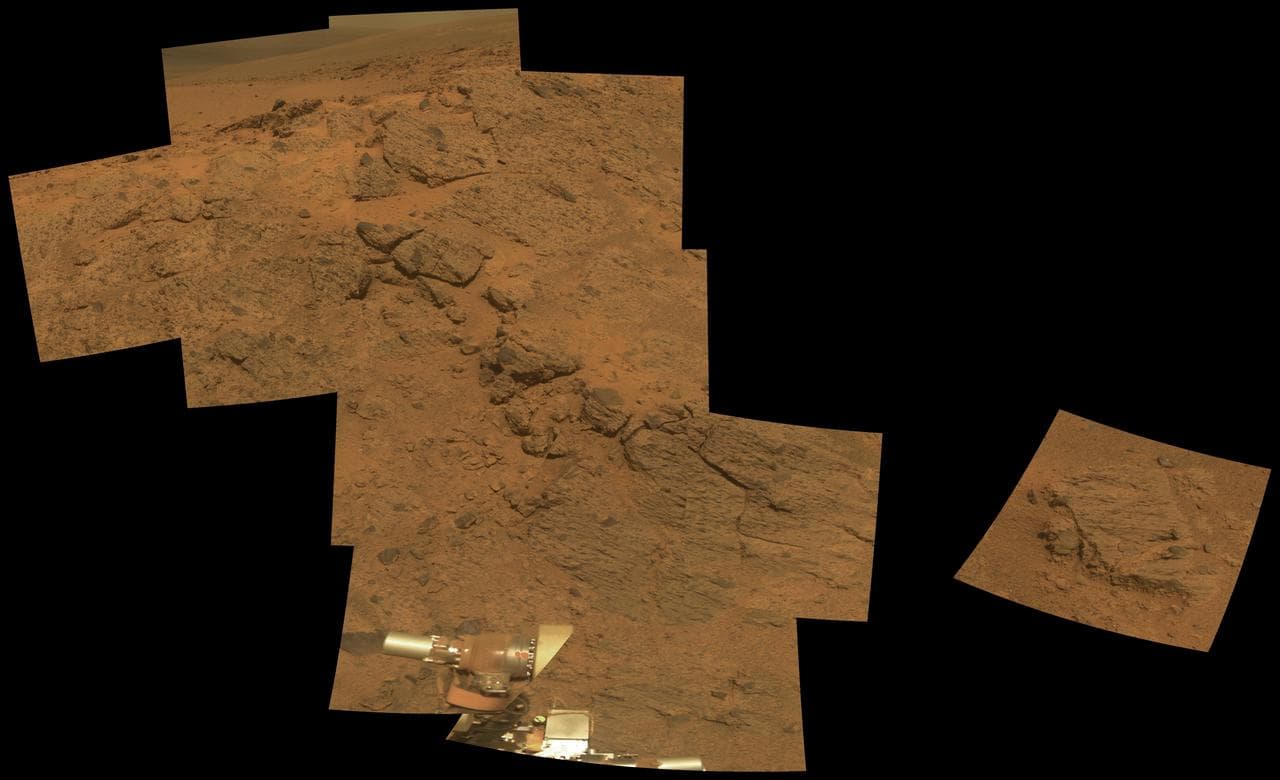 Outcrop on Murray Ridge Section of Martian Crater Rim
