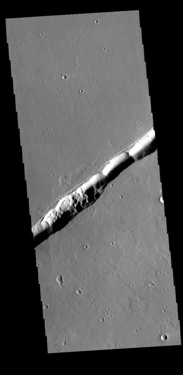 Labeatis Fossae