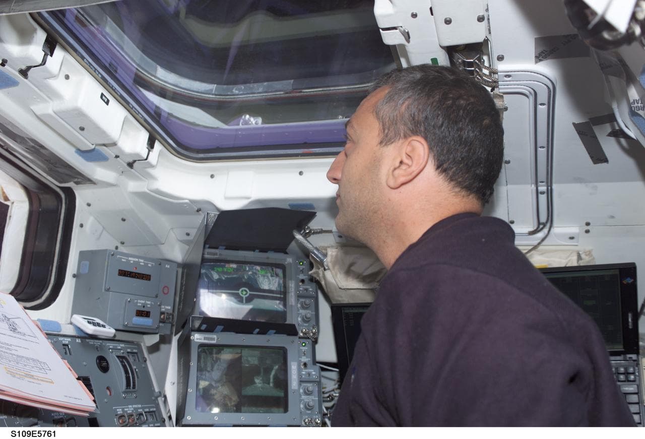 MS Massimino on aft flight deck during EVA 5
