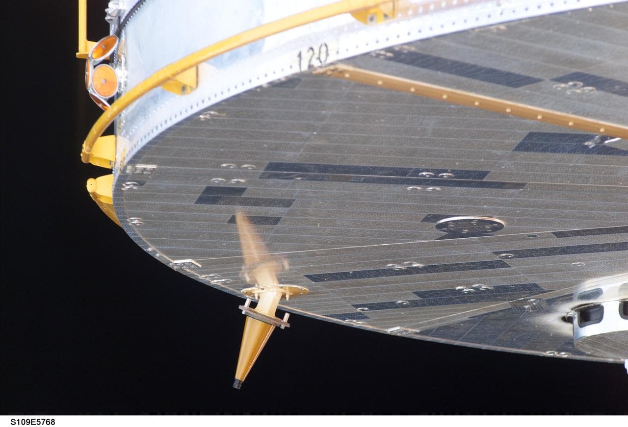 Aft shroud of HST during re-deploy