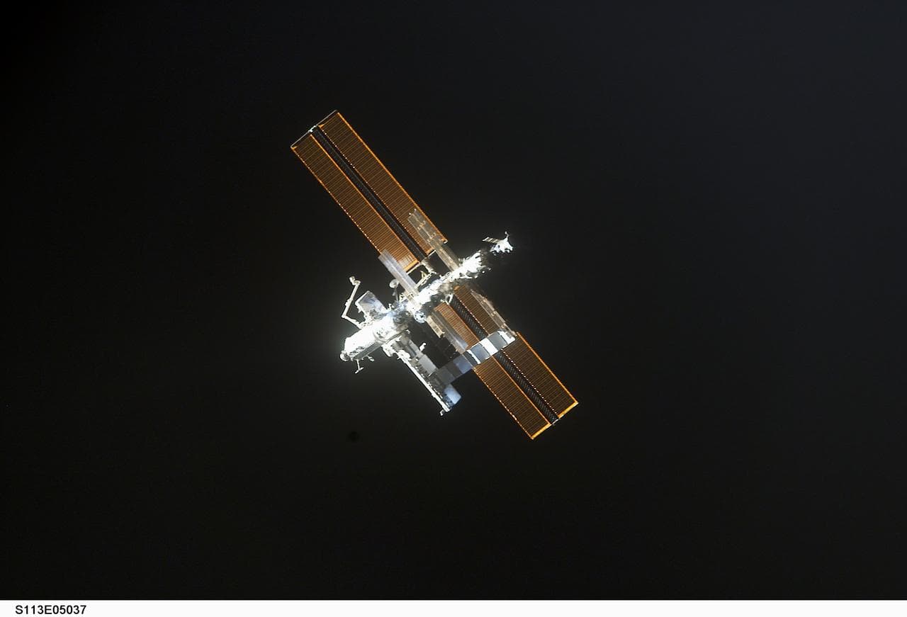 International Space Station (ISS) Rendezvous Operations during STS-113 (11A)
