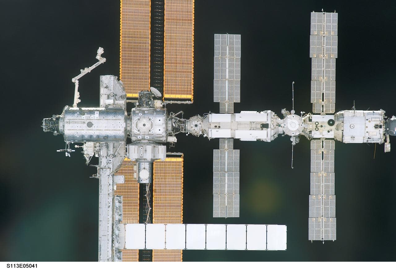 Views of the International Space Station (ISS) Rendezvous Operations during STS-113 (11A)