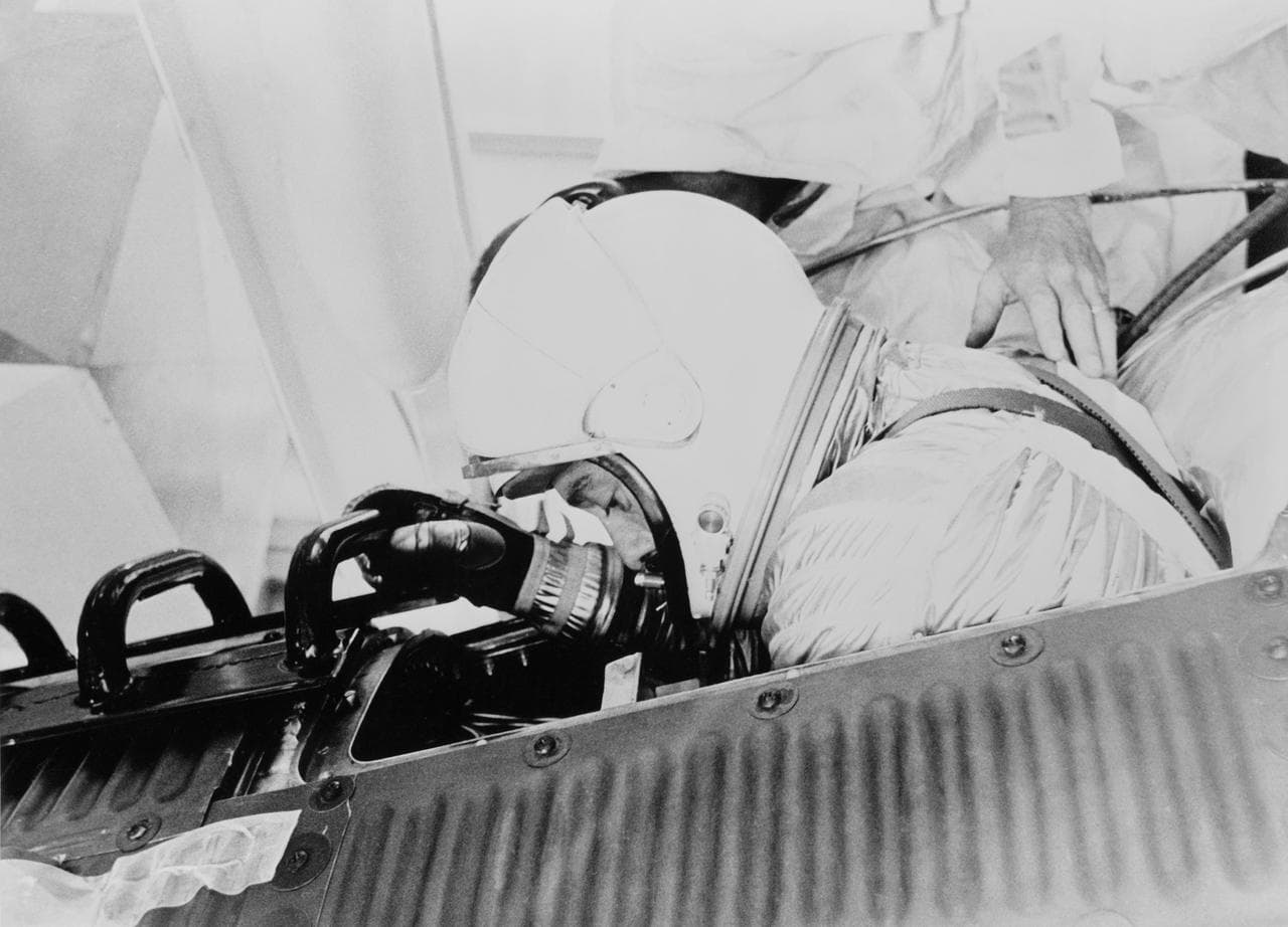 CLOSEUP - ASTRONAUT SHEPARD, ALAN - PRESSURE SUIT - FREEDOM 7 CAPSULE