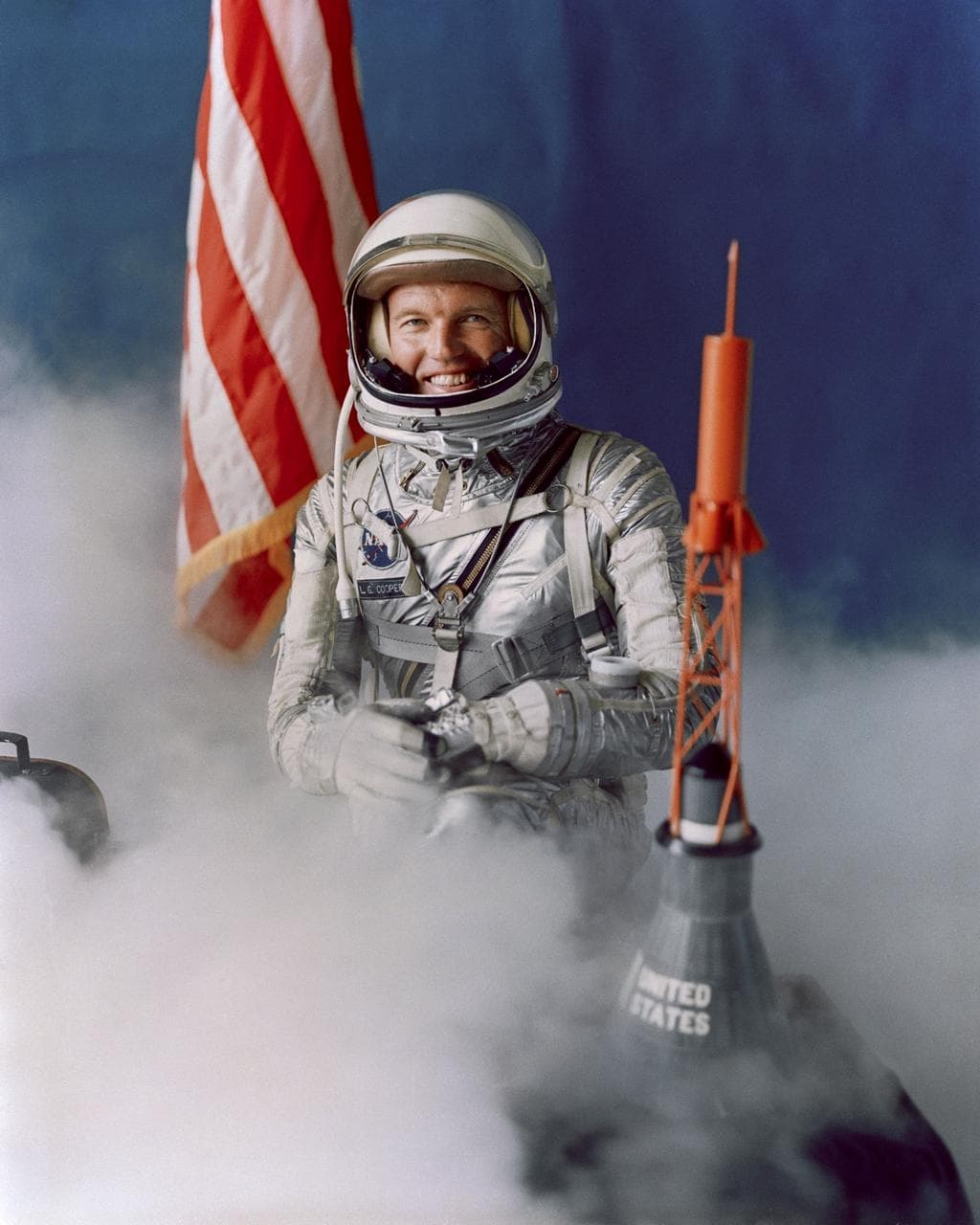 Astronaut Cooper - Spacesuit - Cape