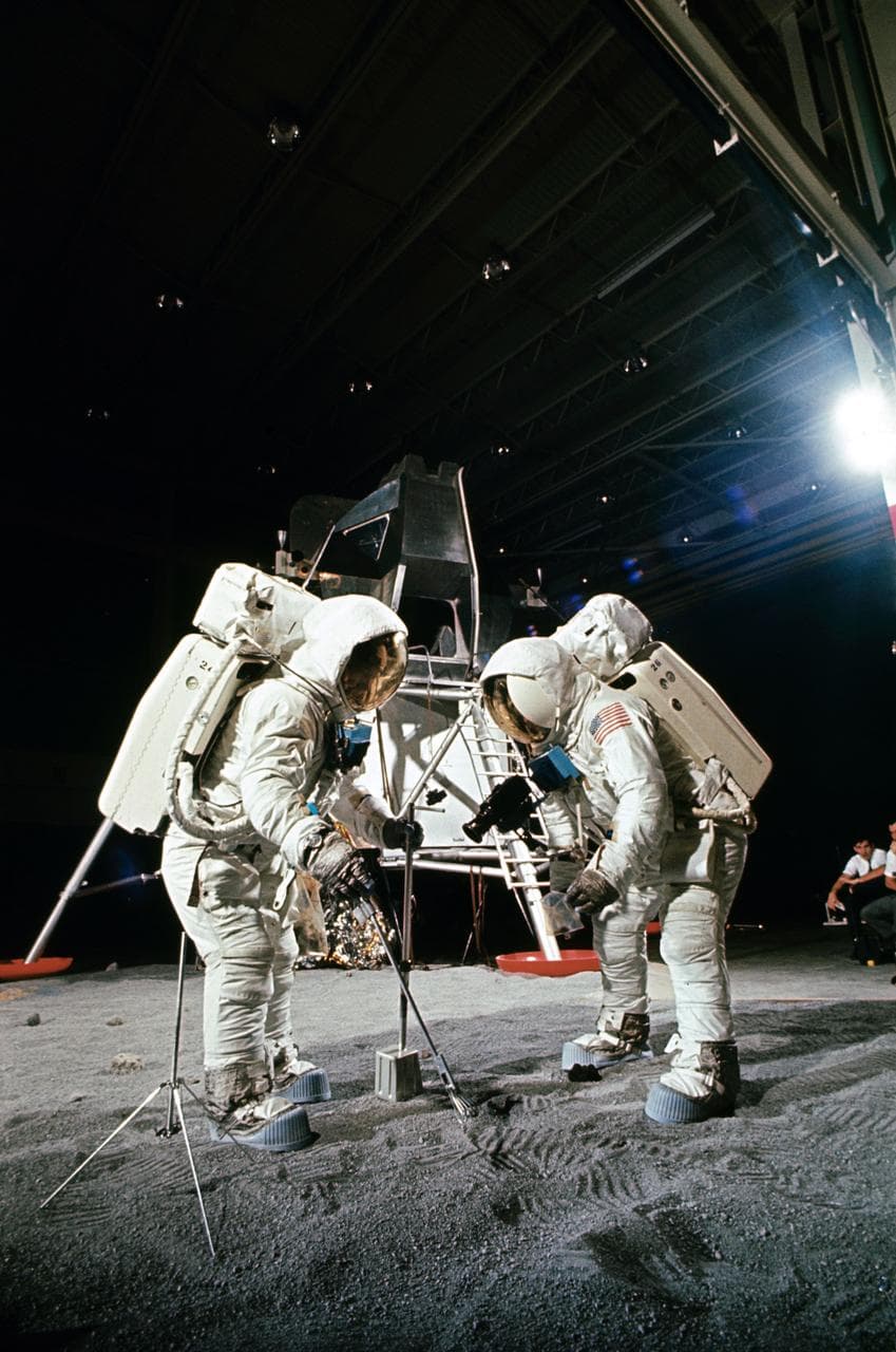 Apollo 11 crewmembers participates in simulation of moon's surface