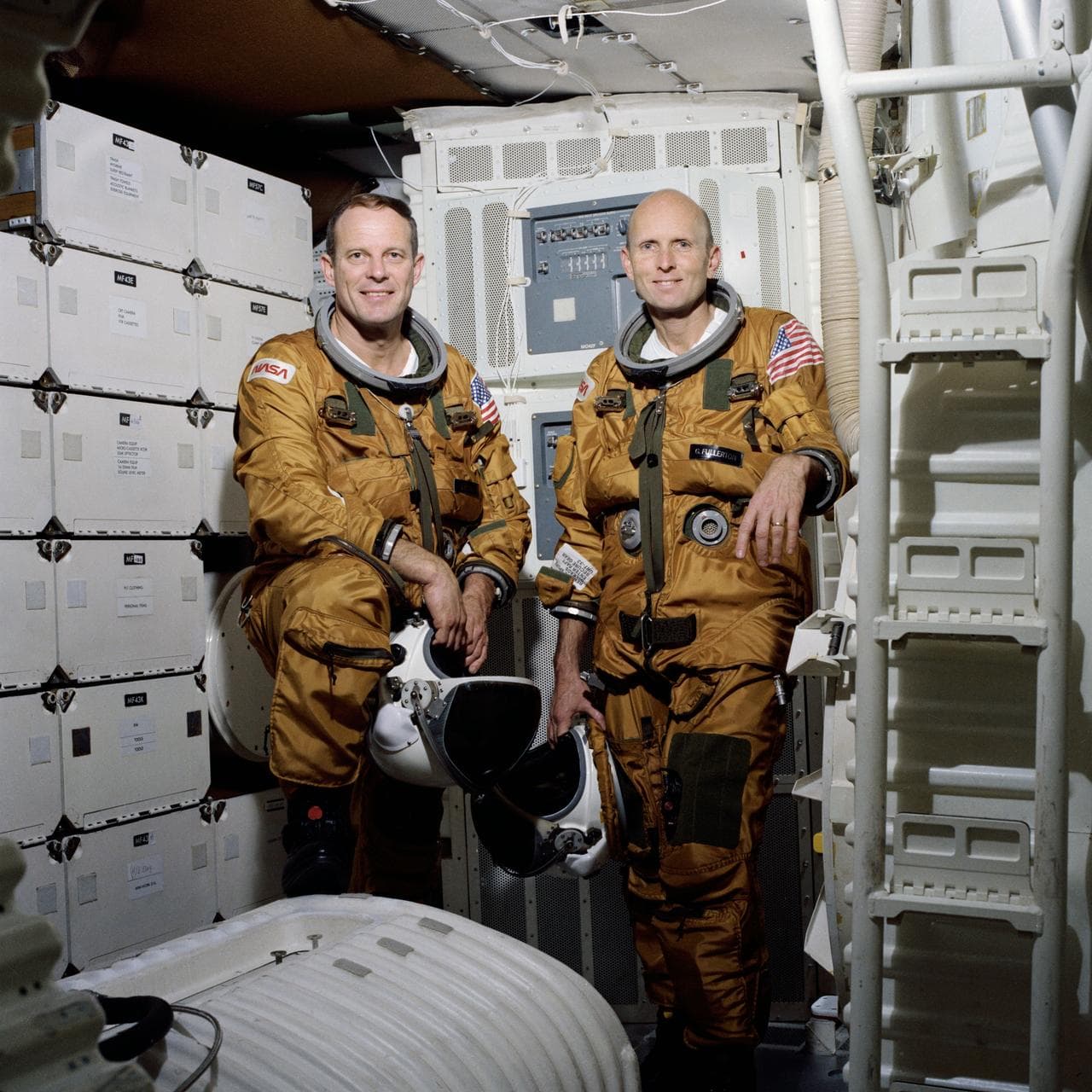 OFFICIAL PORTRAIT - STS-3 - ASTRONAUTS LOUSMA AND FULLERTON