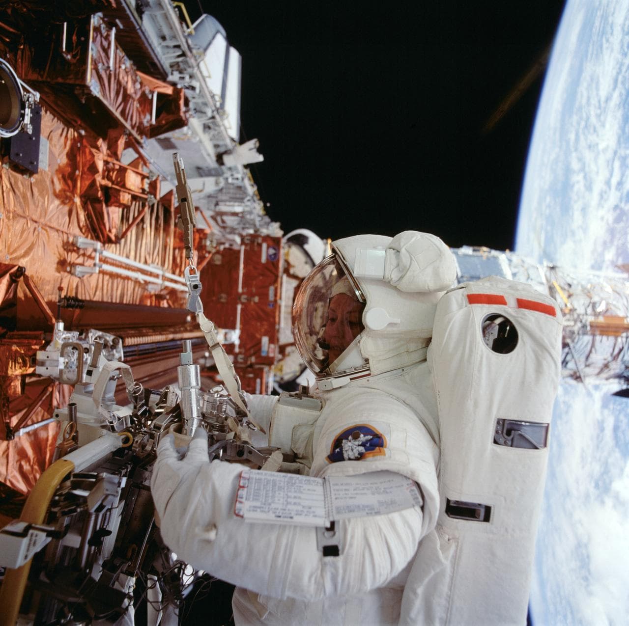 Astronaut Kathryn Thornton during servicing of HST