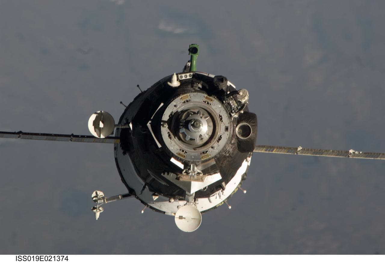 The Soyuz TMA-15 spacecraft approaches the International Space Station