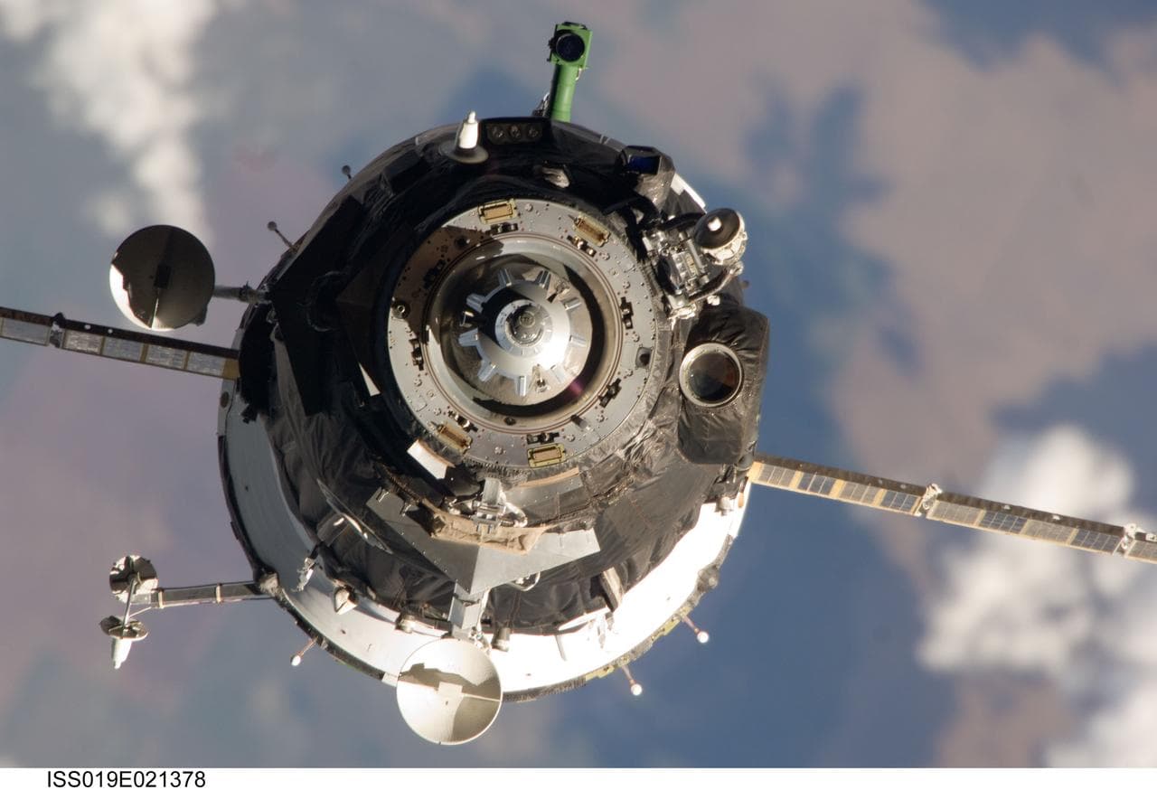 The Soyuz TMA-15 spacecraft approaches the International Space Station