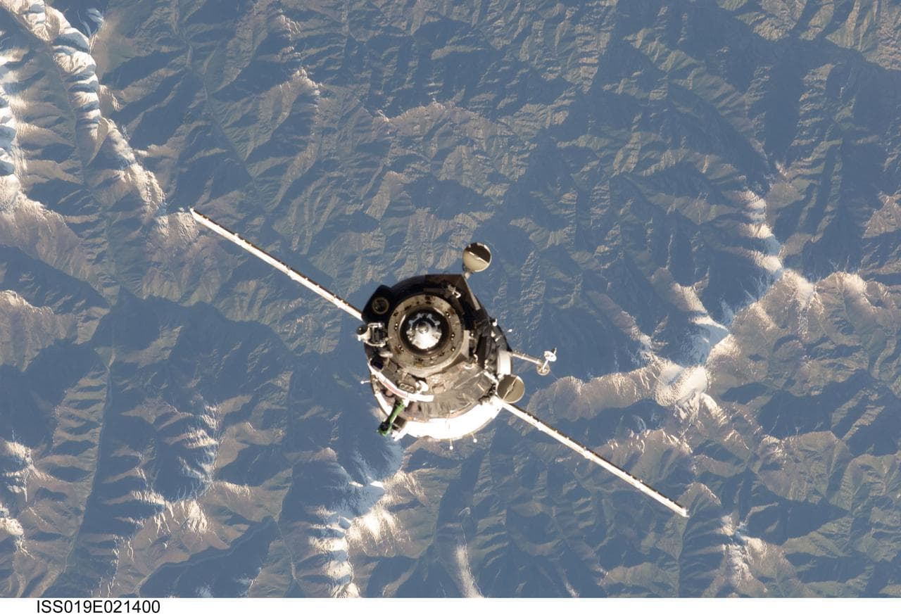 The Soyuz TMA-15 spacecraft approaches the International Space Station