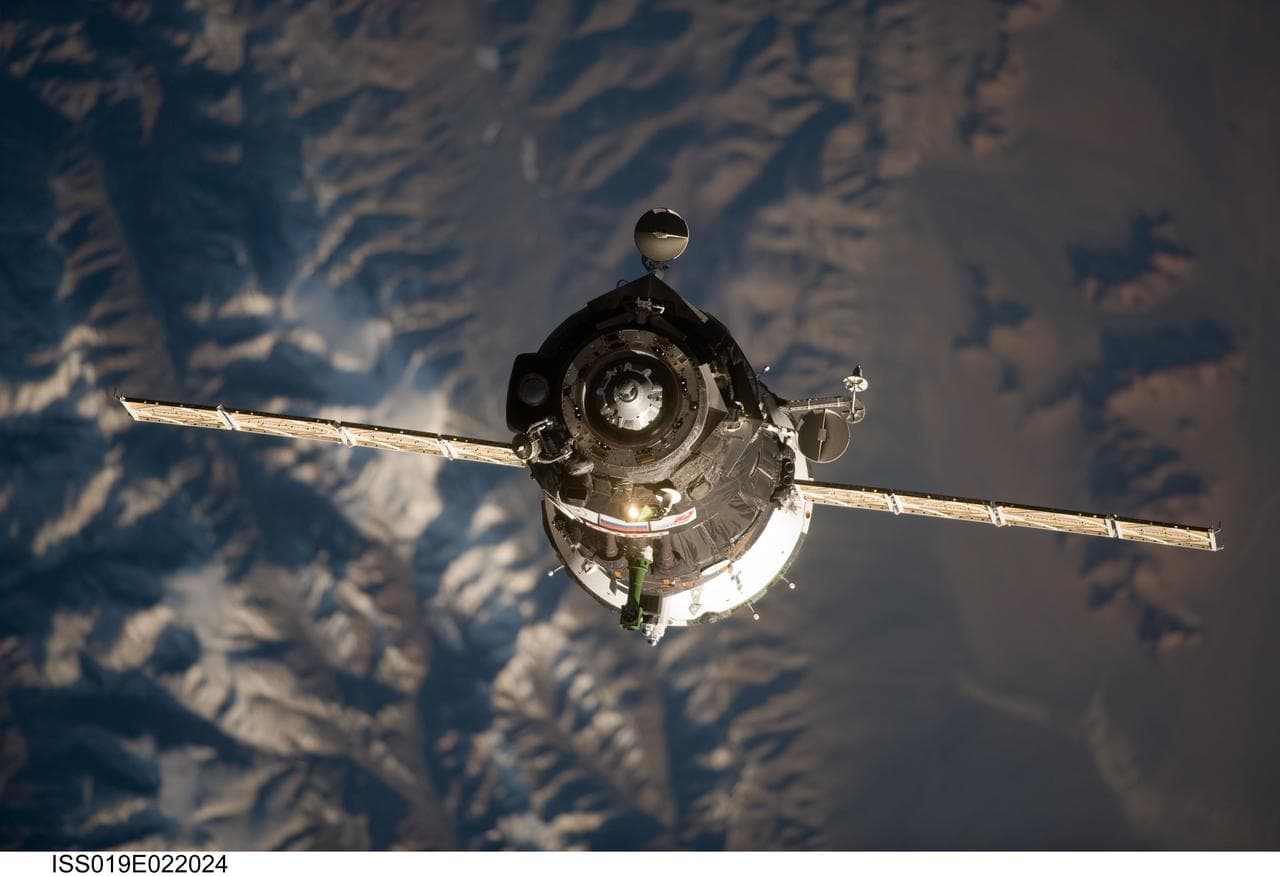 Soyuz TMA-15 spacecraft approaches the International Space Station, carrying