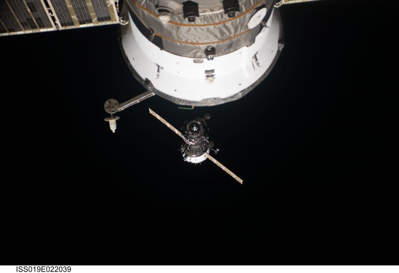 Soyuz TMA-15 spacecraft approaches the International Space Station, carrying