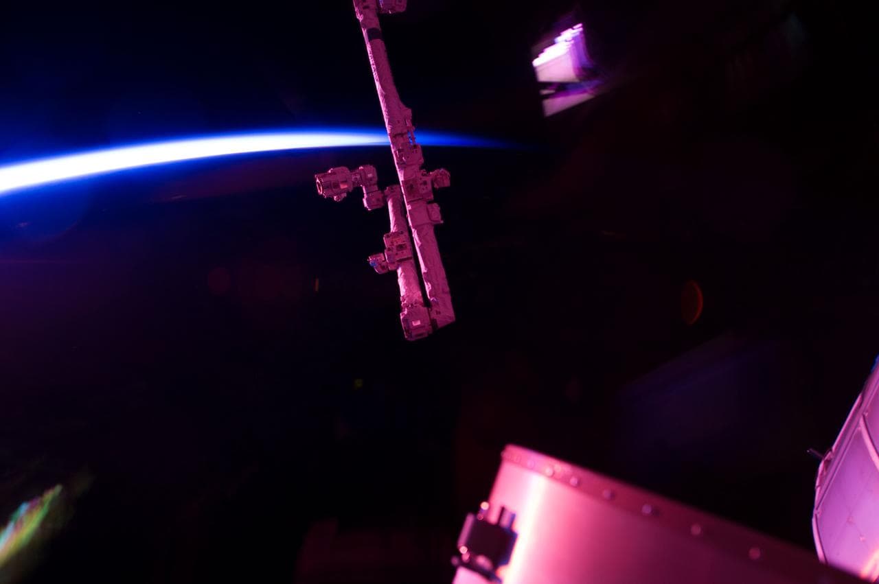 Earth Airglow Observations taken by the Expedition 35 Crew