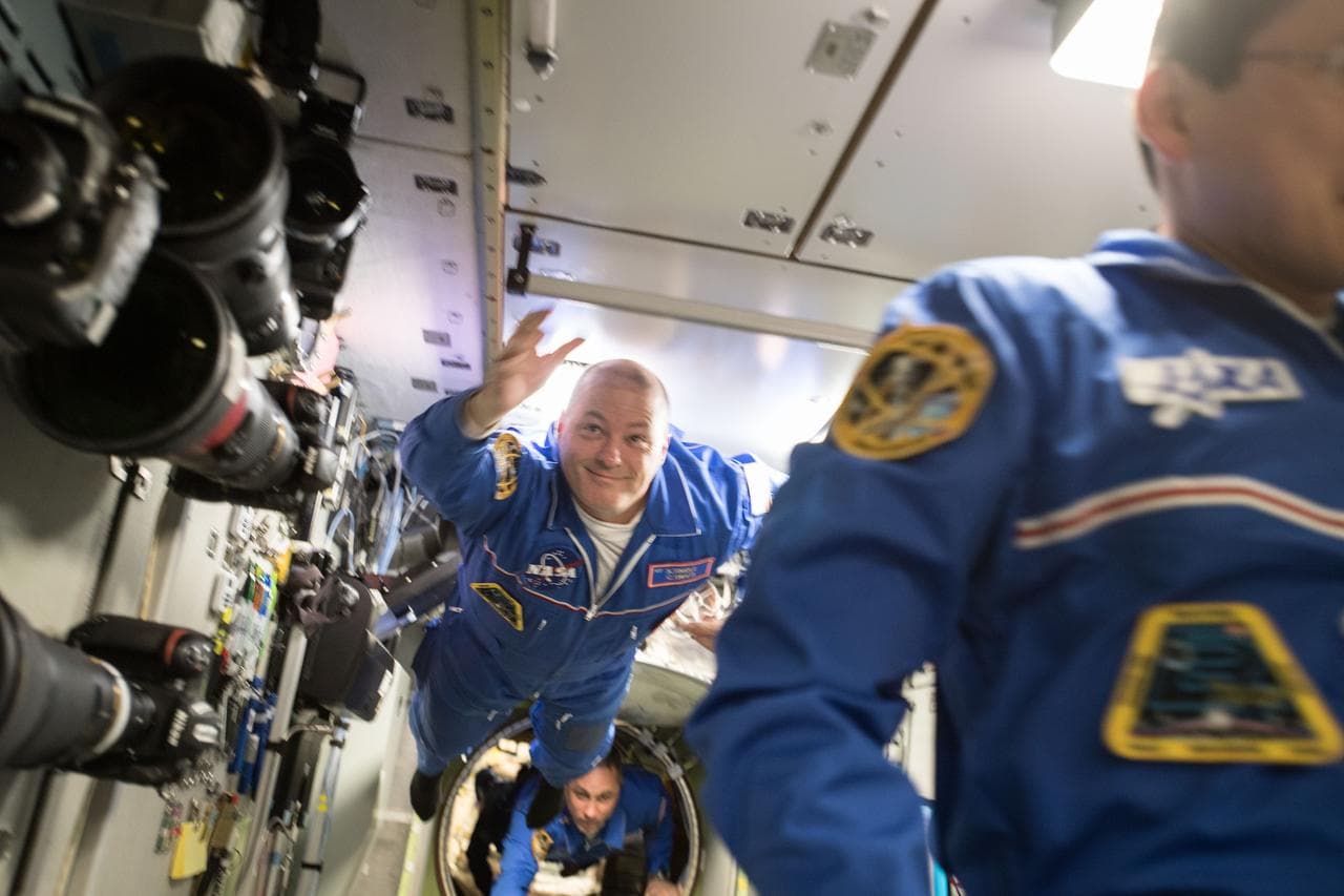 Flight Engineers Scott Tingle and Anton Shkaplerov