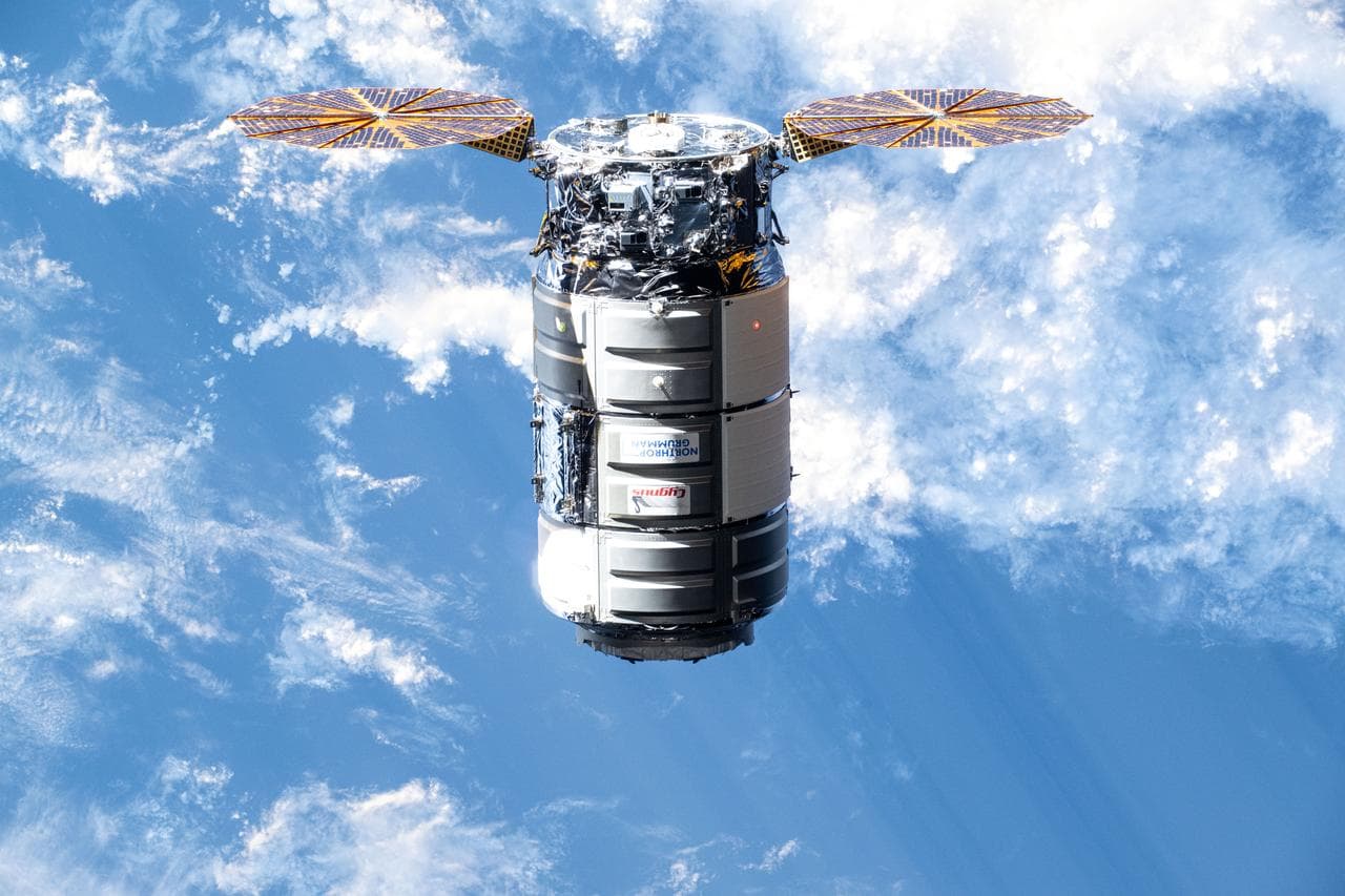 Cygnus approaches the International Space Station
