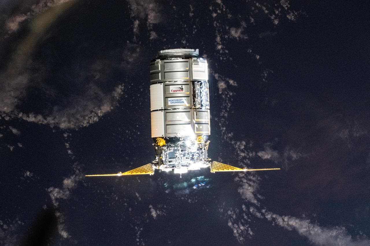 Cygnus approaches the International Space Station