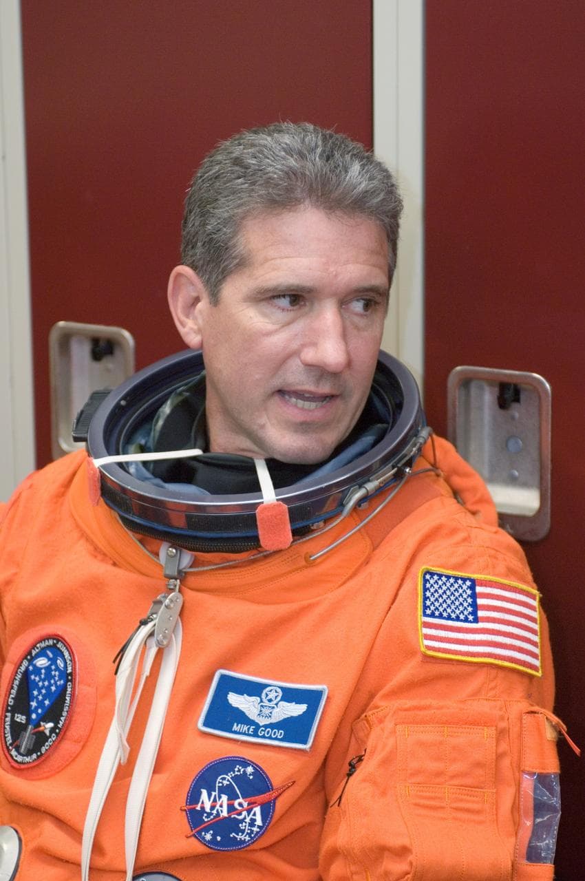 STS-125 Hubble Crew during their ASC/CAP/DESC Training