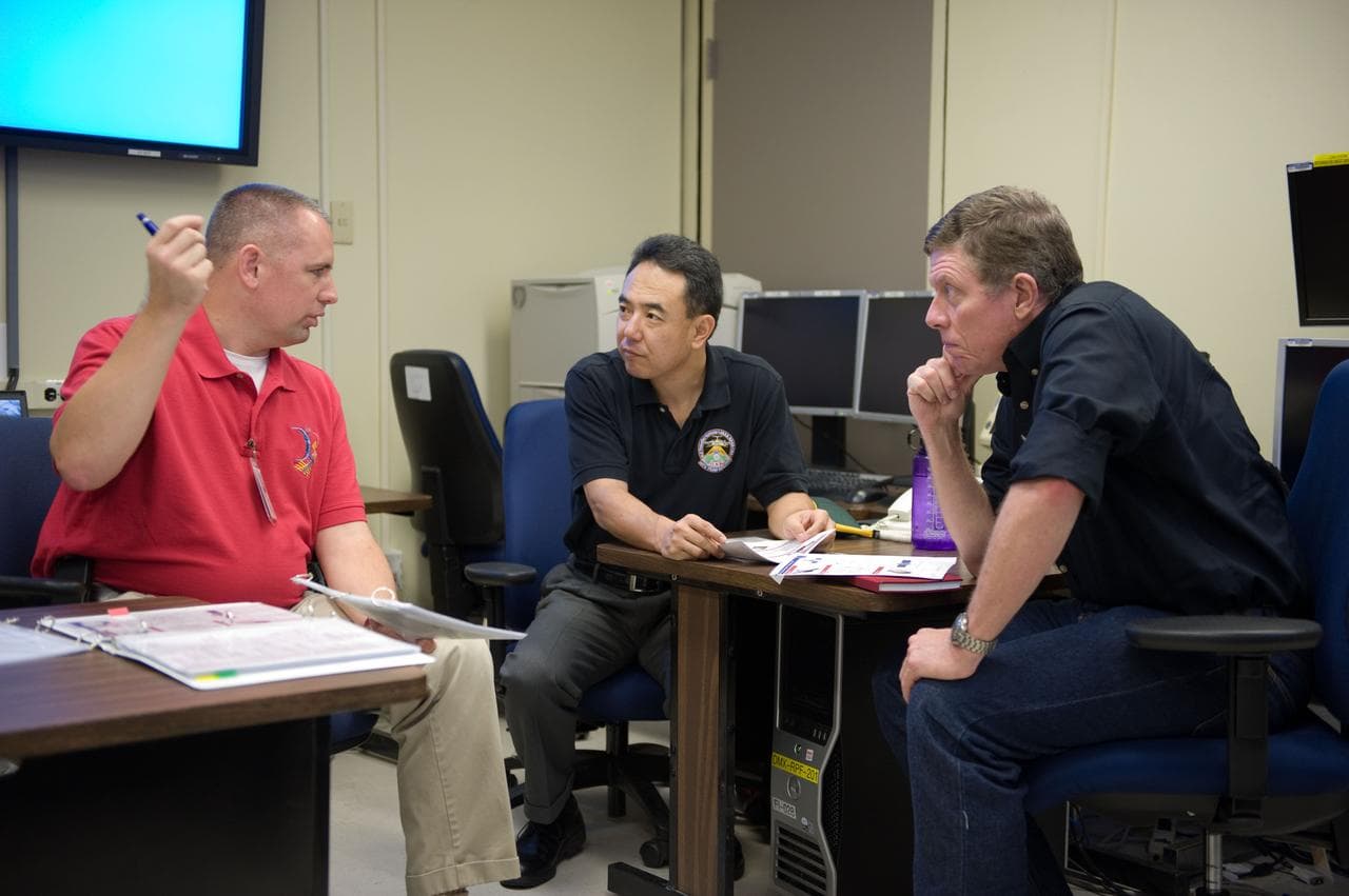 Expedition 28 JAXA astronaut Satoshi Furukawa and Astronaut Mike Fossum