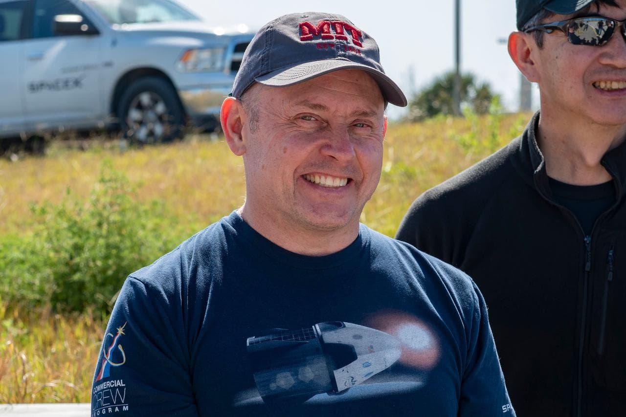 Astronaut Mike Fincke participates in a training session at Kennedy Space Center