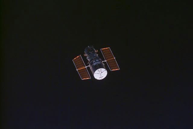 Approach of the HST prior to docking