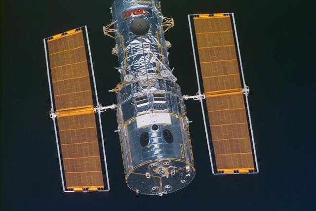 Approach of the HST prior to docking