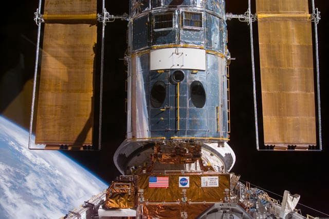 View of the HST docked to the FSS in the PLB