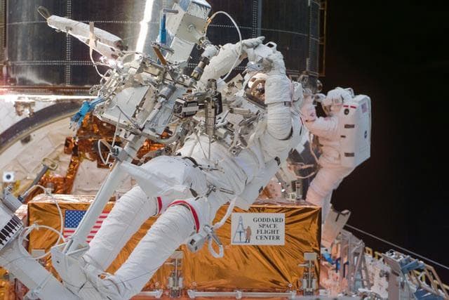 EVA-3 - Smith and Grunsfeld work with the HST