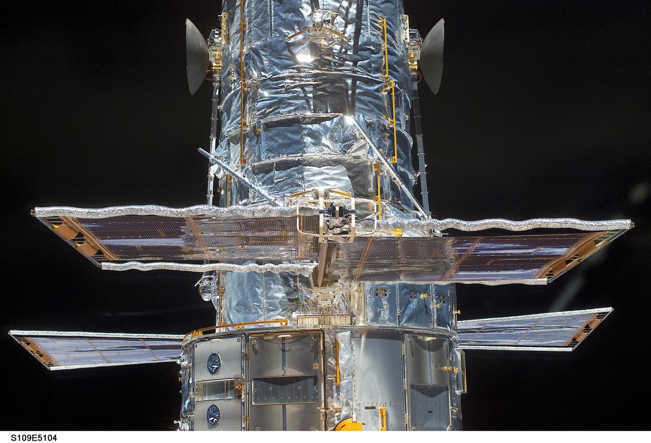 -V2 plane on the Hubble Space Telescope