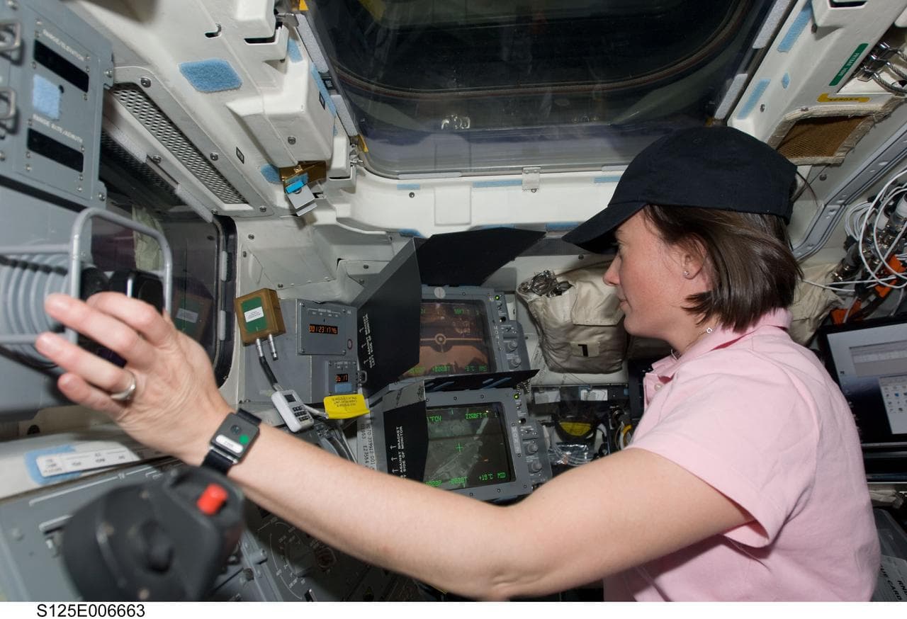 STS-125 Crew working on the Shuttle Atlantis Flight Deck during HST Rendezvous