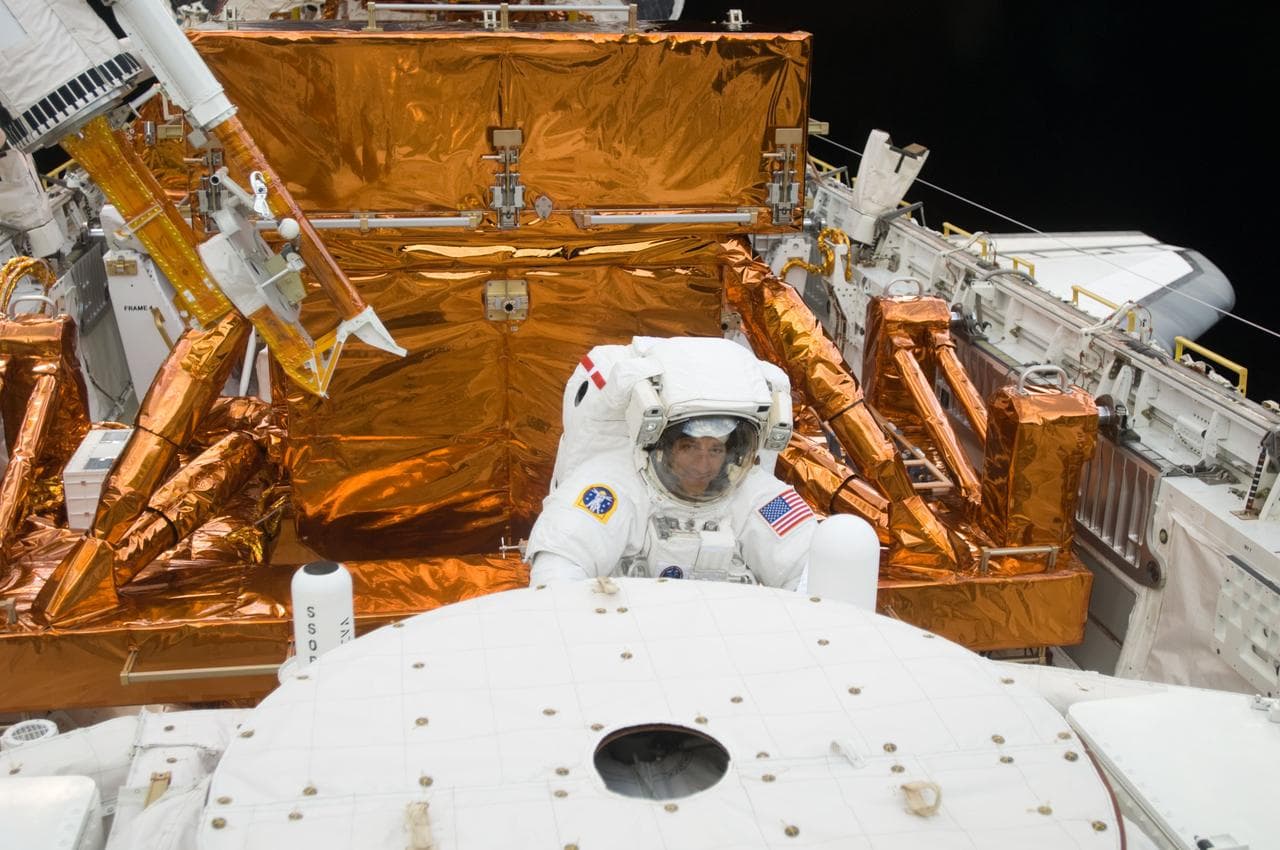 STS-125 MS4 Massimino during EVA2