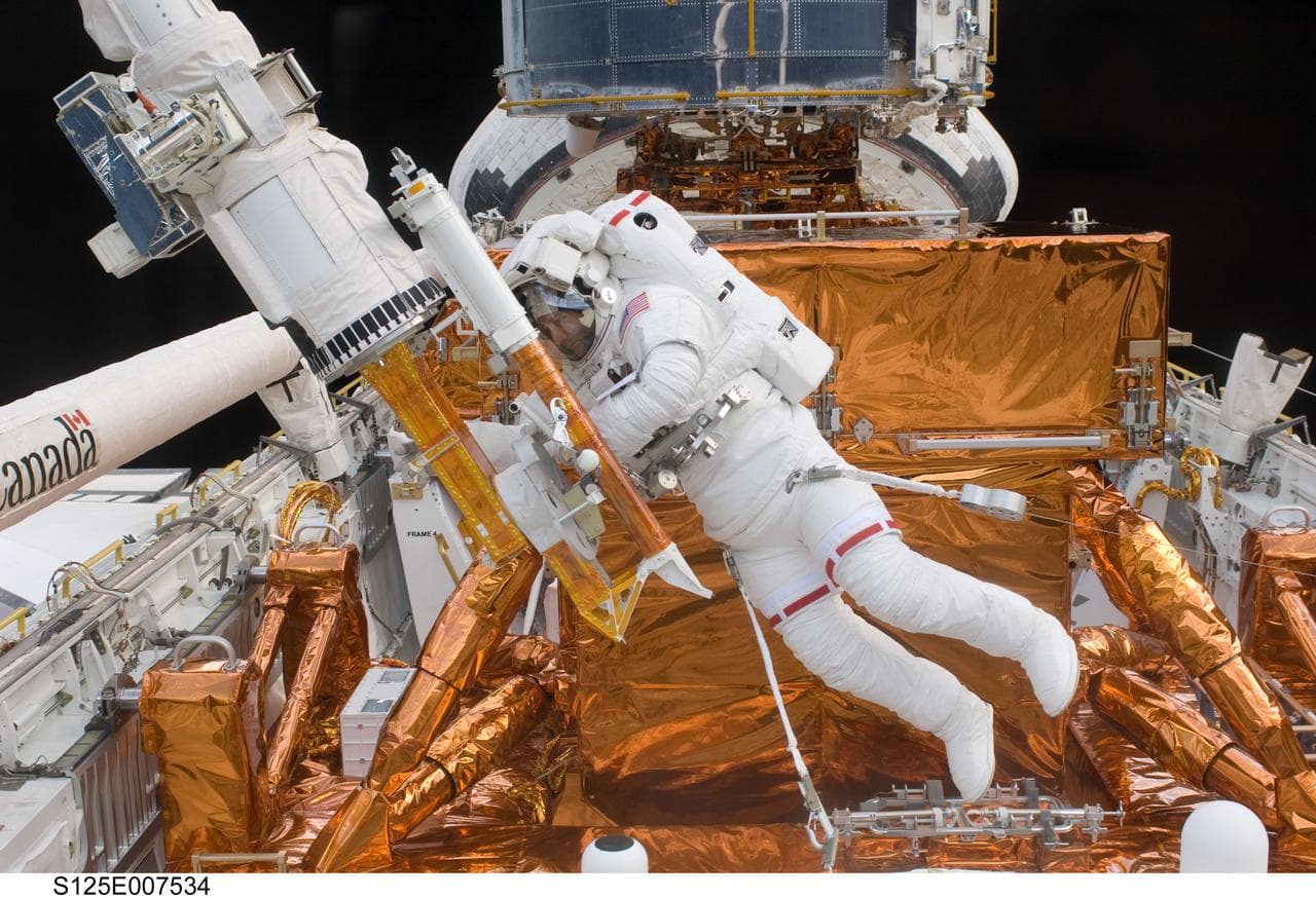 STS-125 MS4 Massimino during EVA2