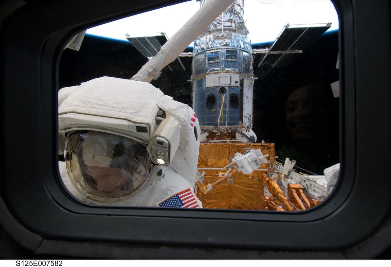 STS-125 MS1 Good during EVA2