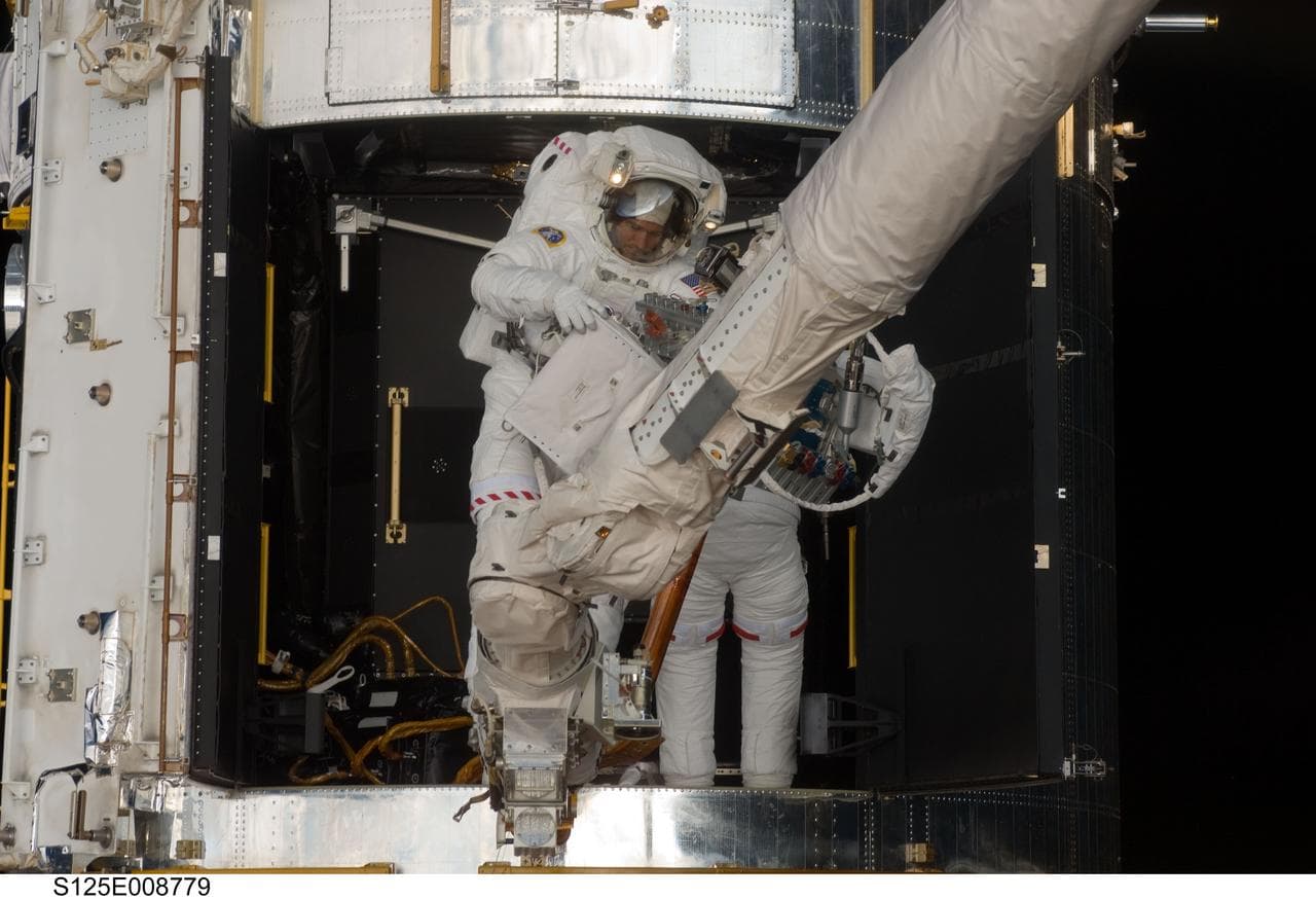STS-125 MS1 Good and MS4 Massimino during EVA4