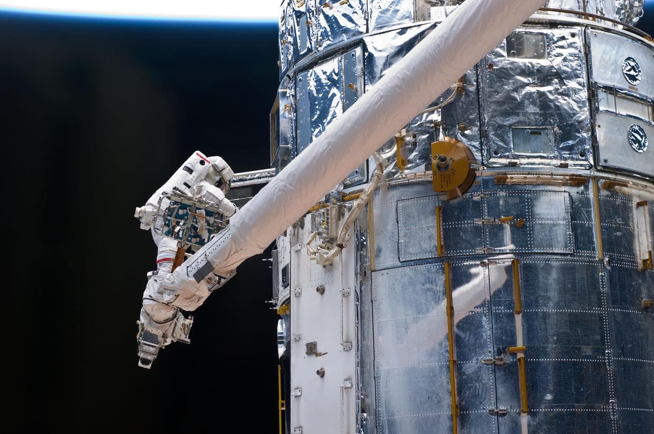 STS-125 MS3 Grunsfeld during EVA5