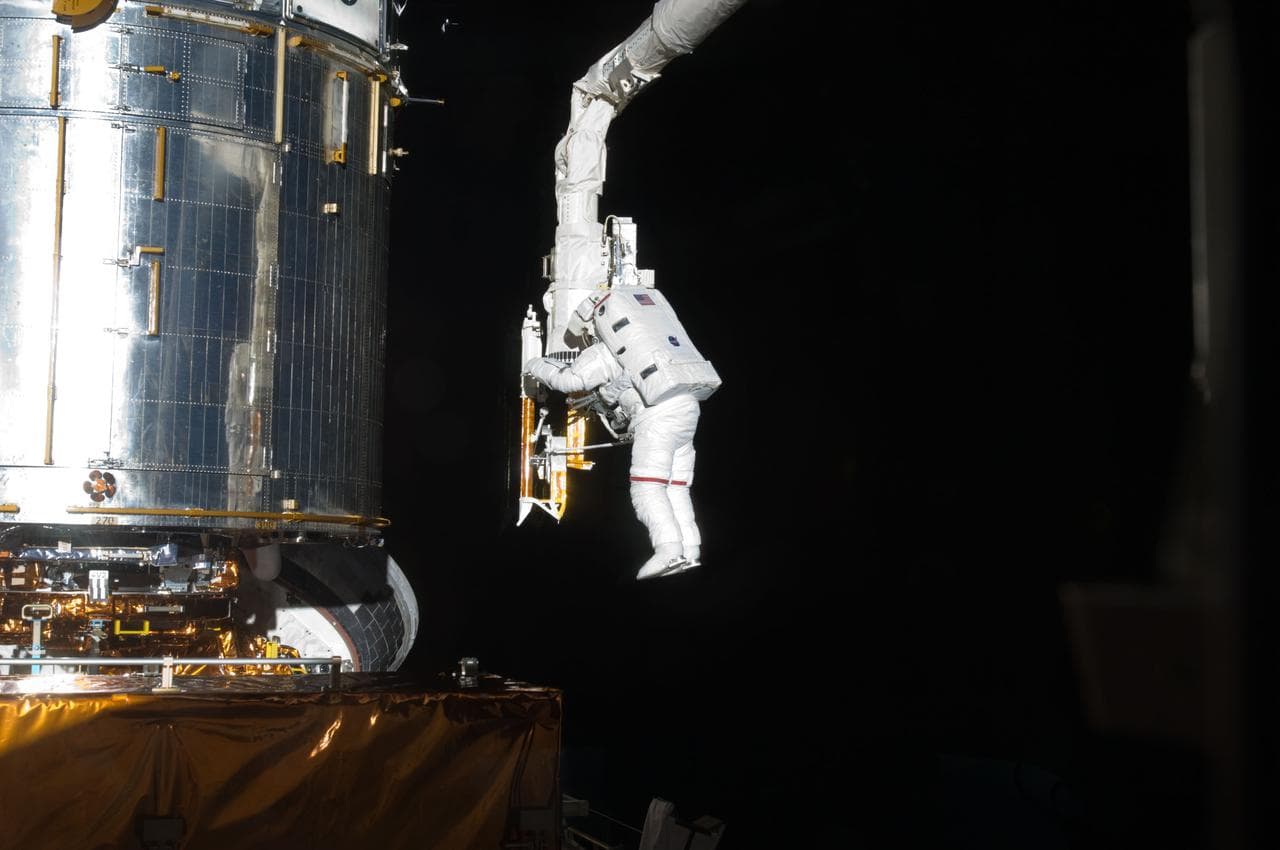 STS-125 MS3 Grunsfeld during EVA5