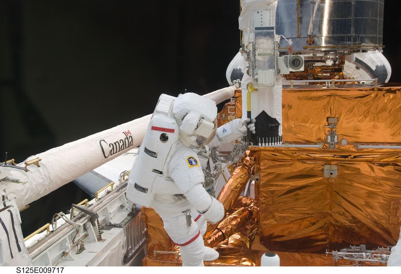 STS-125 MS3 Grunsfeld during EVA5