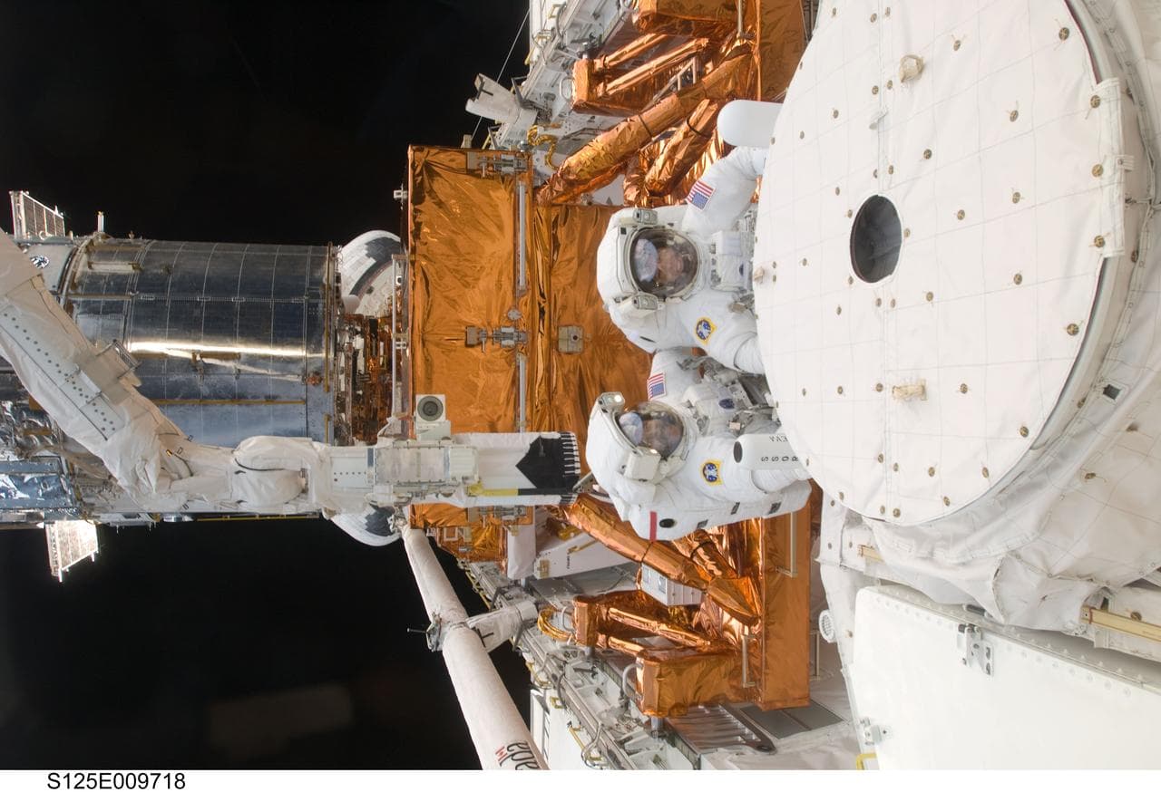 STS-125 MS3 Grunsfeld and MS5 Feustel during EVA5