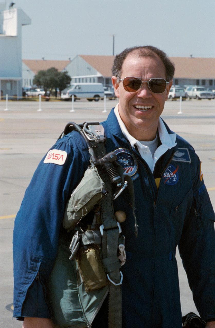 Astronaut Gregory prepares for Ellington Field departure with STS-29 crew
