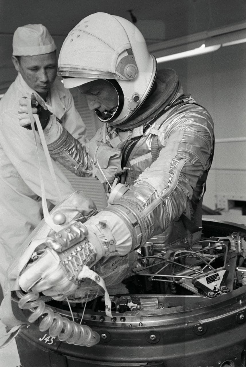 Astronaut Scott Carpenter completes top egress training in white room 
