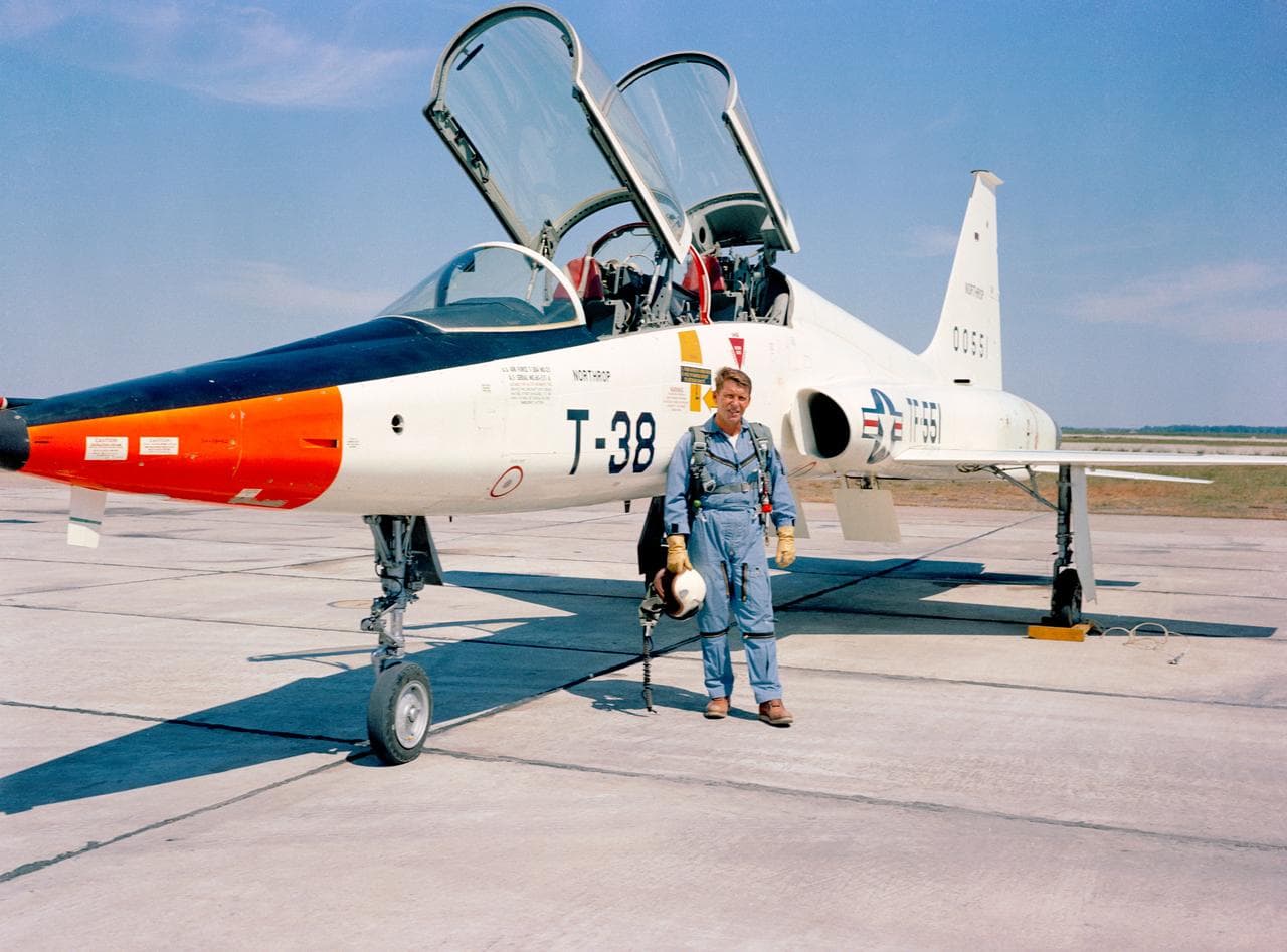 ASTRONAUT WALTER M. SCHIRRA, JR.