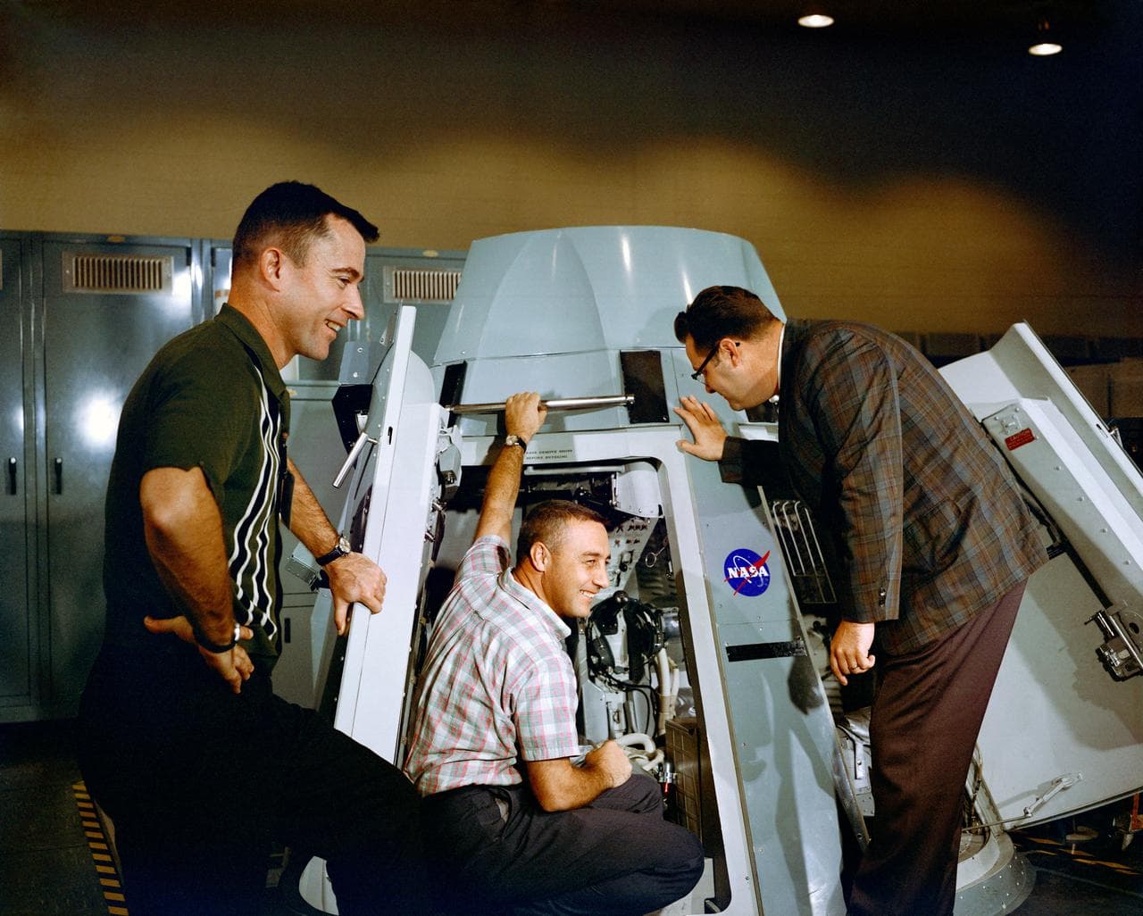 ASTRONAUTS Young and   Grissom - TRAINING - SIMULATOR - CAPE