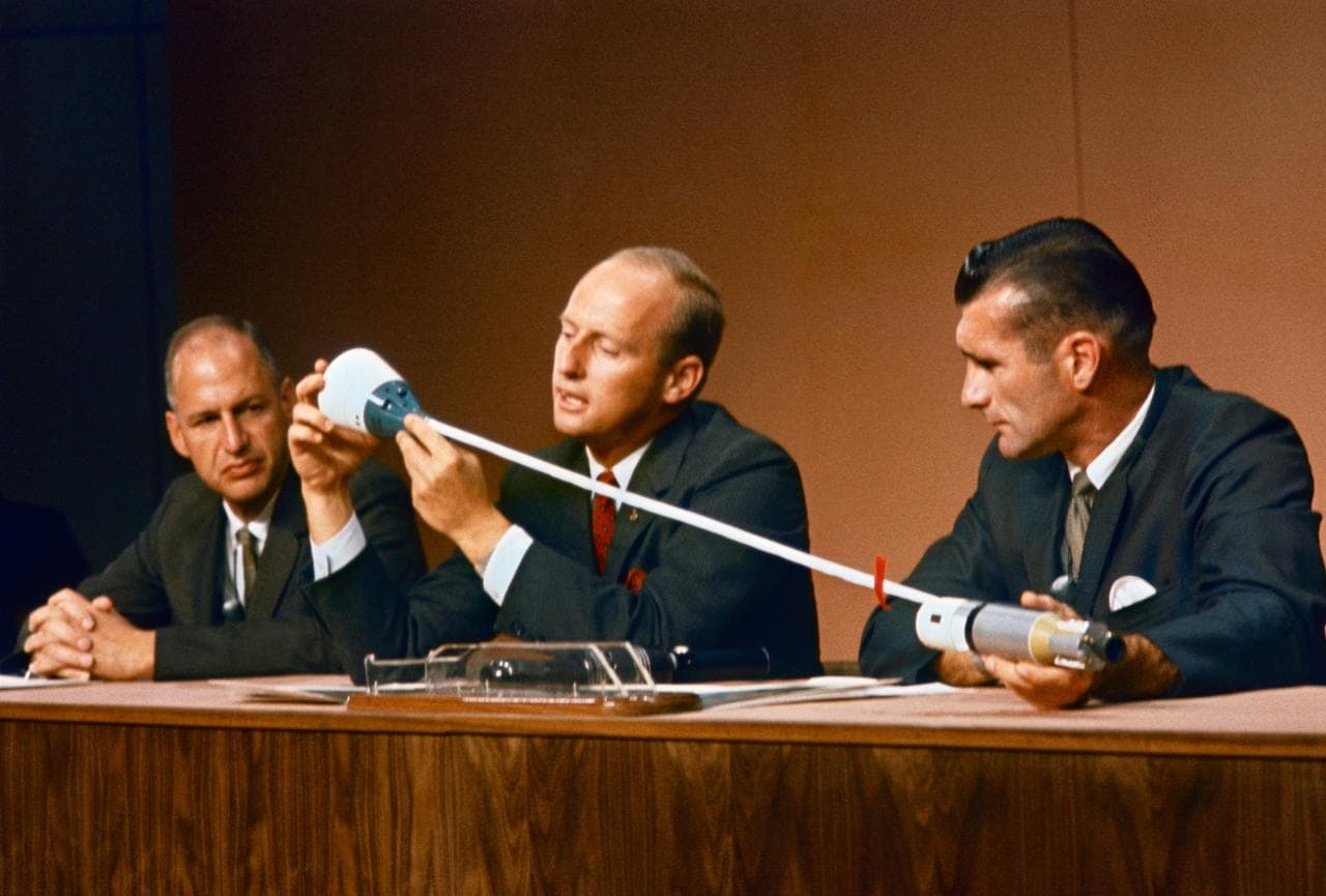 Astronauts Conrad and Gordon Tethering Procedures Demonstration - News Media - MSC